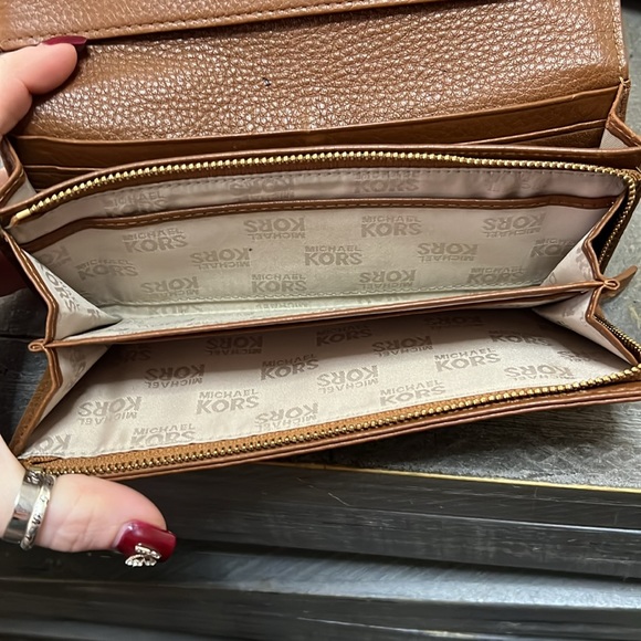 Michael Kors, jet set, slim, flap, pebble, leather wallet - Picture 8 of 15